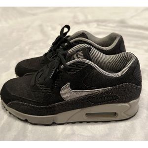 Nike Air Max 90 Sneakers